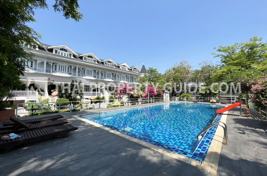 Townhouse in Sukhumvit 